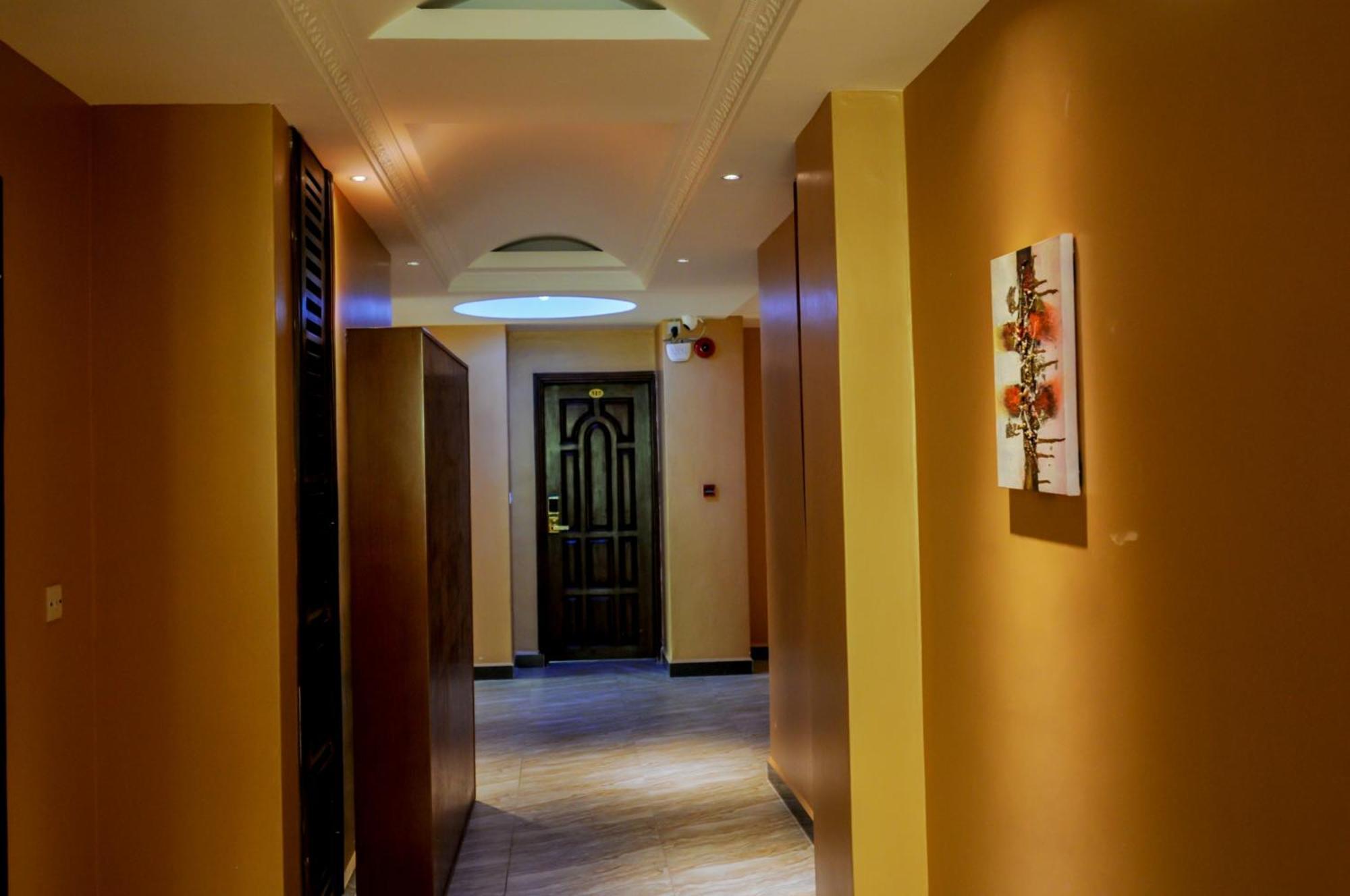 Russell Hotel Кампала Екстер'єр фото