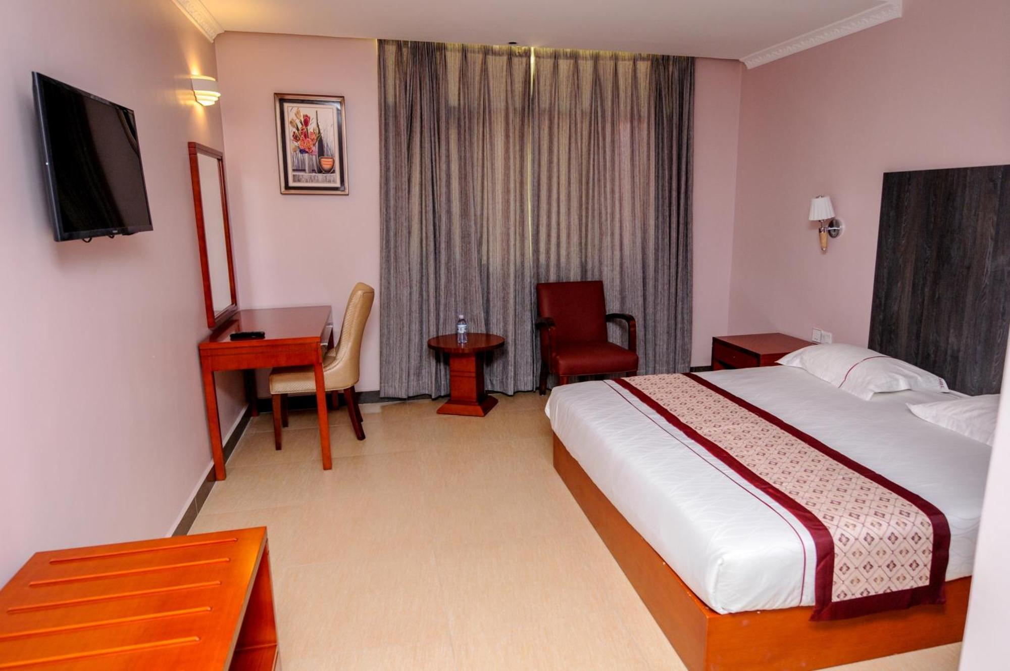 Russell Hotel Кампала Екстер'єр фото
