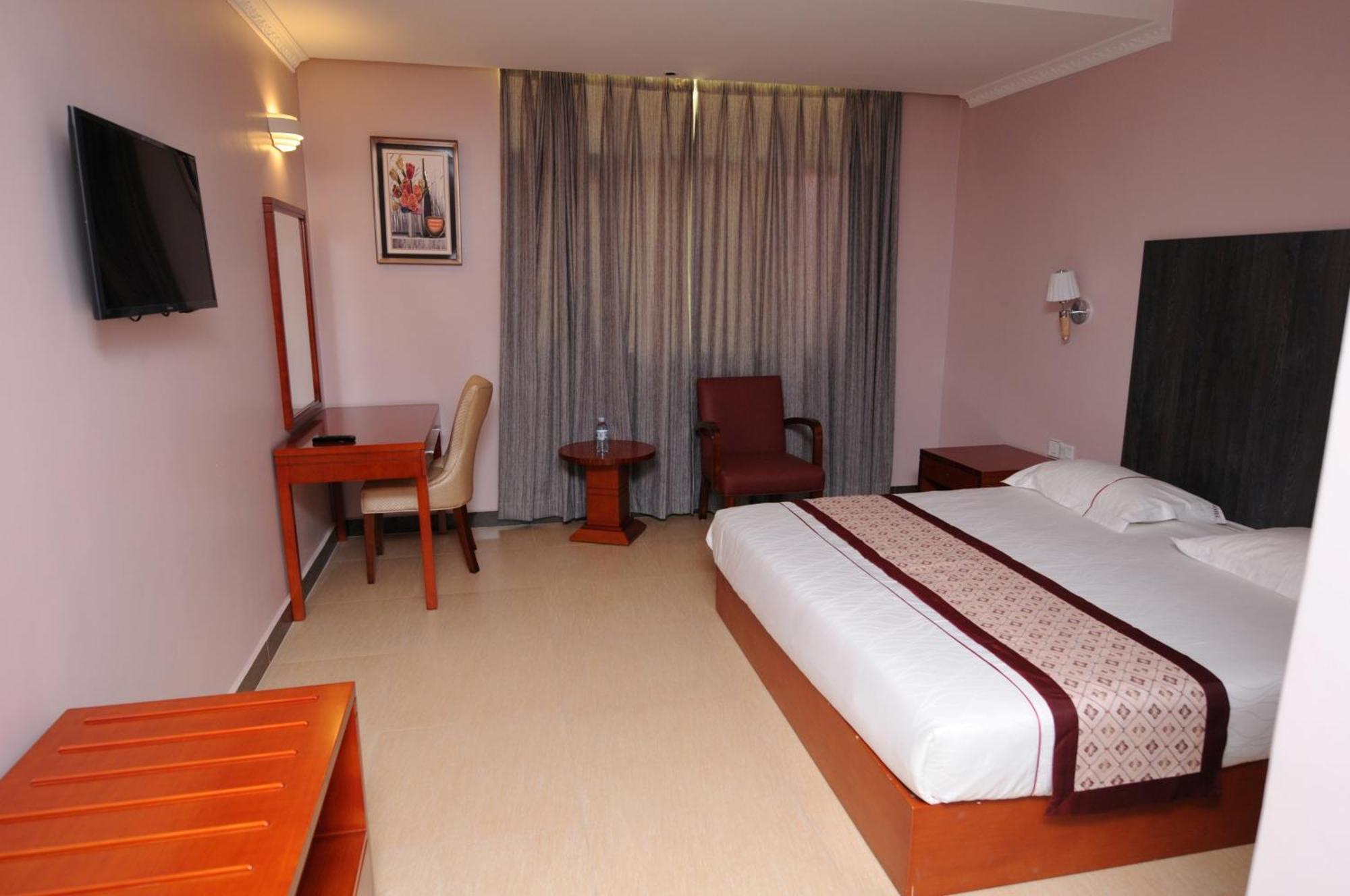 Russell Hotel Кампала Екстер'єр фото