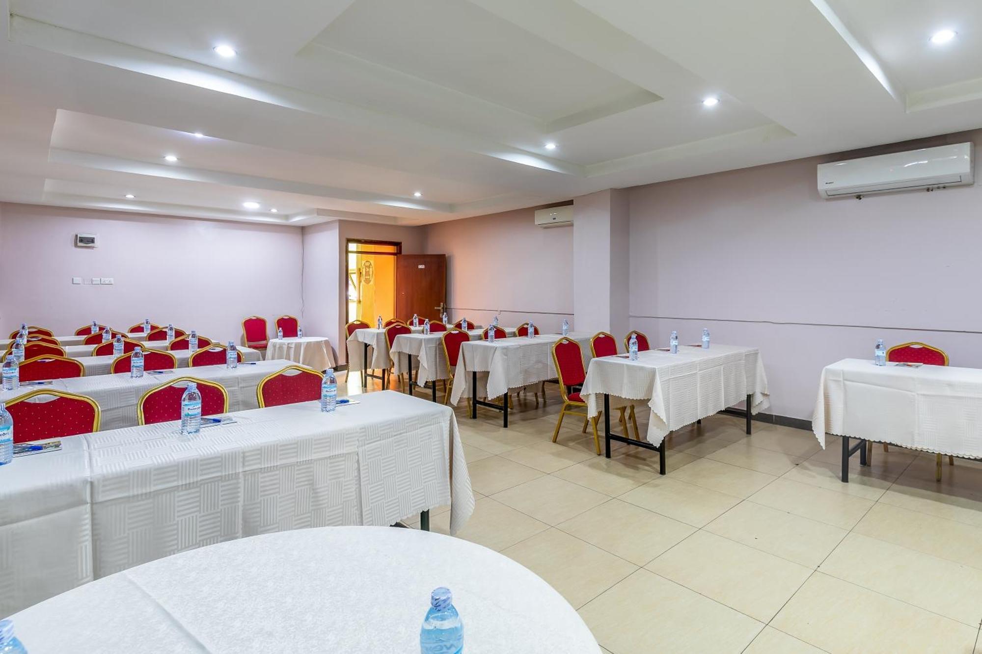 Russell Hotel Кампала Екстер'єр фото