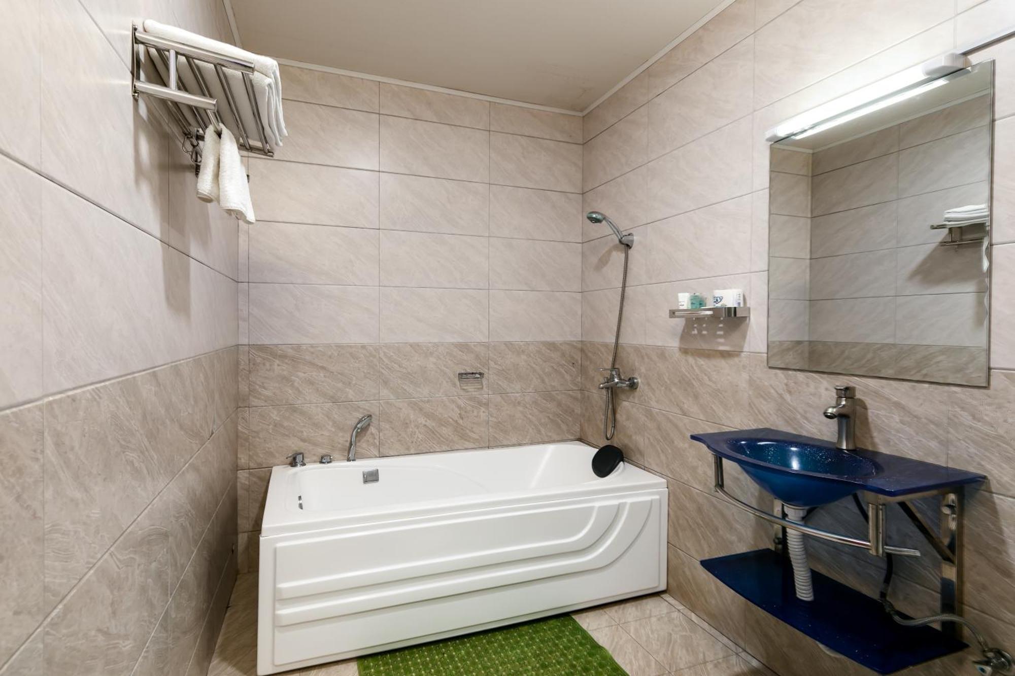 Russell Hotel Кампала Екстер'єр фото