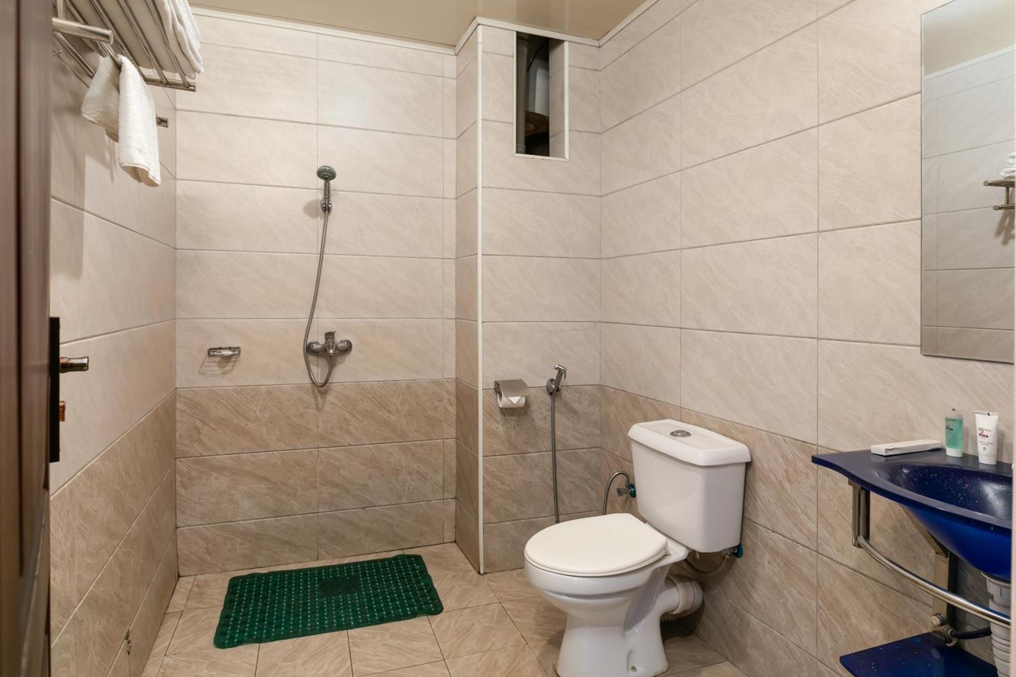 Russell Hotel Кампала Екстер'єр фото