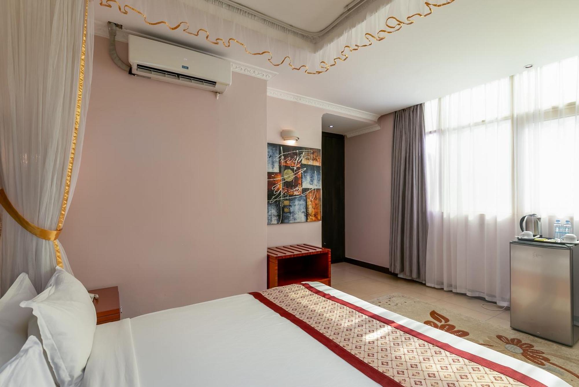 Russell Hotel Кампала Екстер'єр фото
