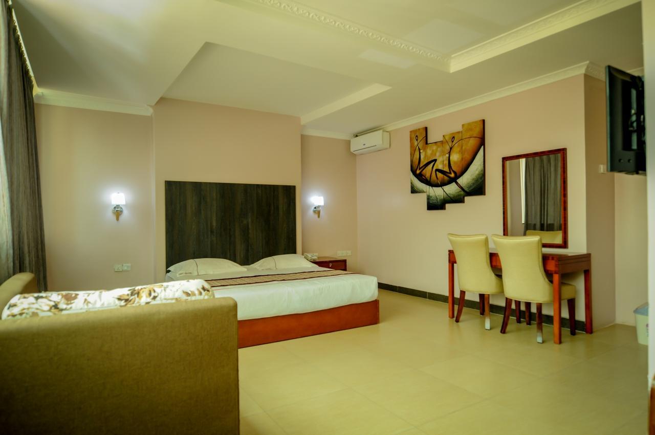 Russell Hotel Кампала Екстер'єр фото