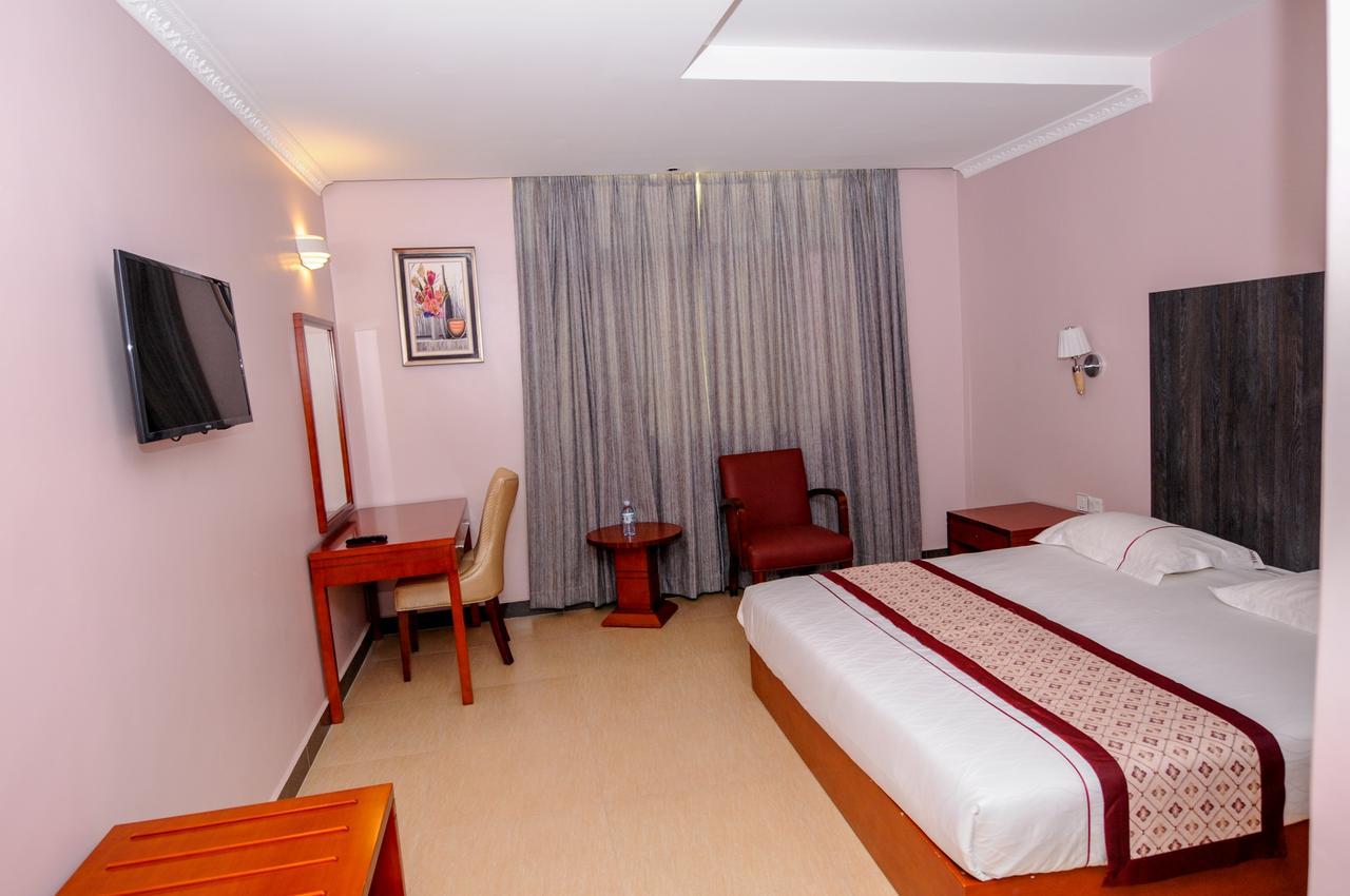 Russell Hotel Кампала Екстер'єр фото