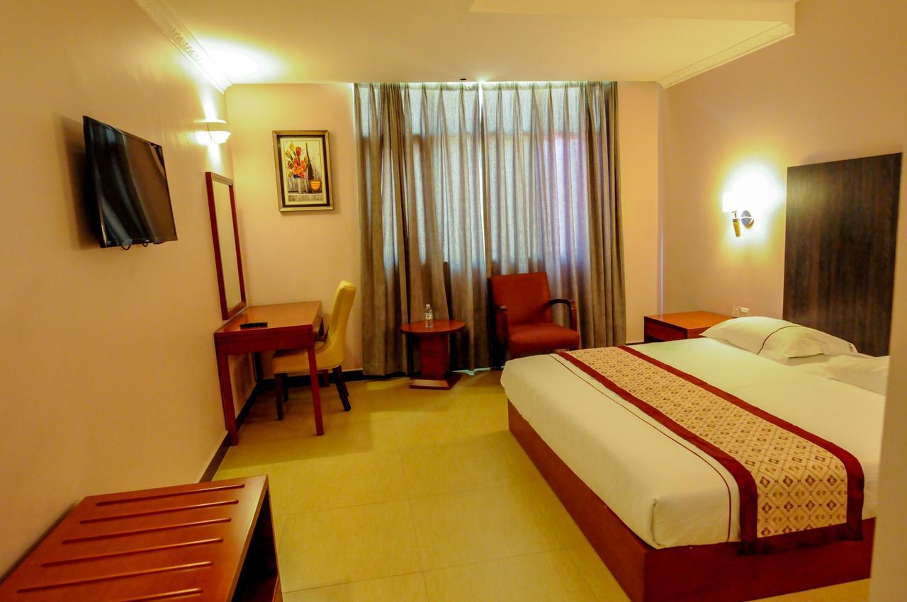 Russell Hotel Кампала Екстер'єр фото