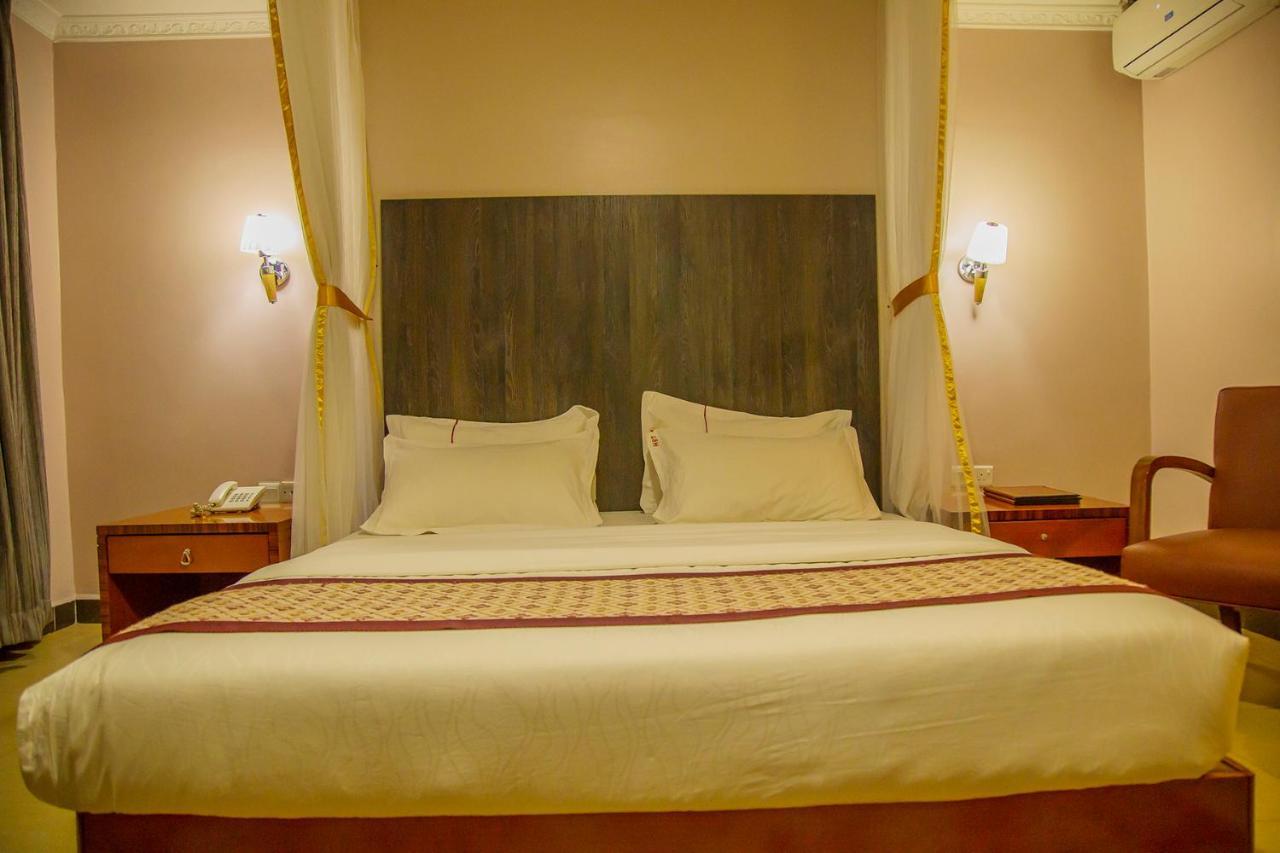 Russell Hotel Кампала Екстер'єр фото