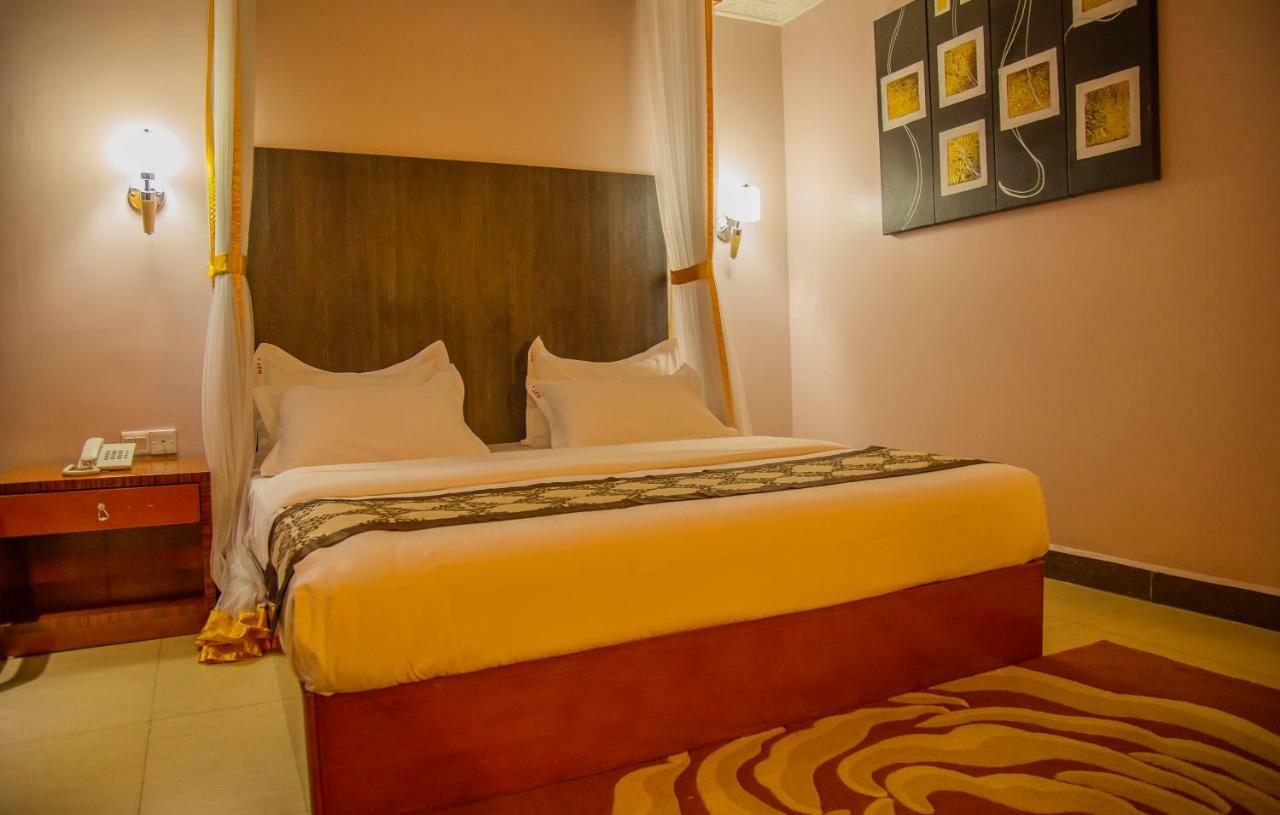 Russell Hotel Кампала Екстер'єр фото