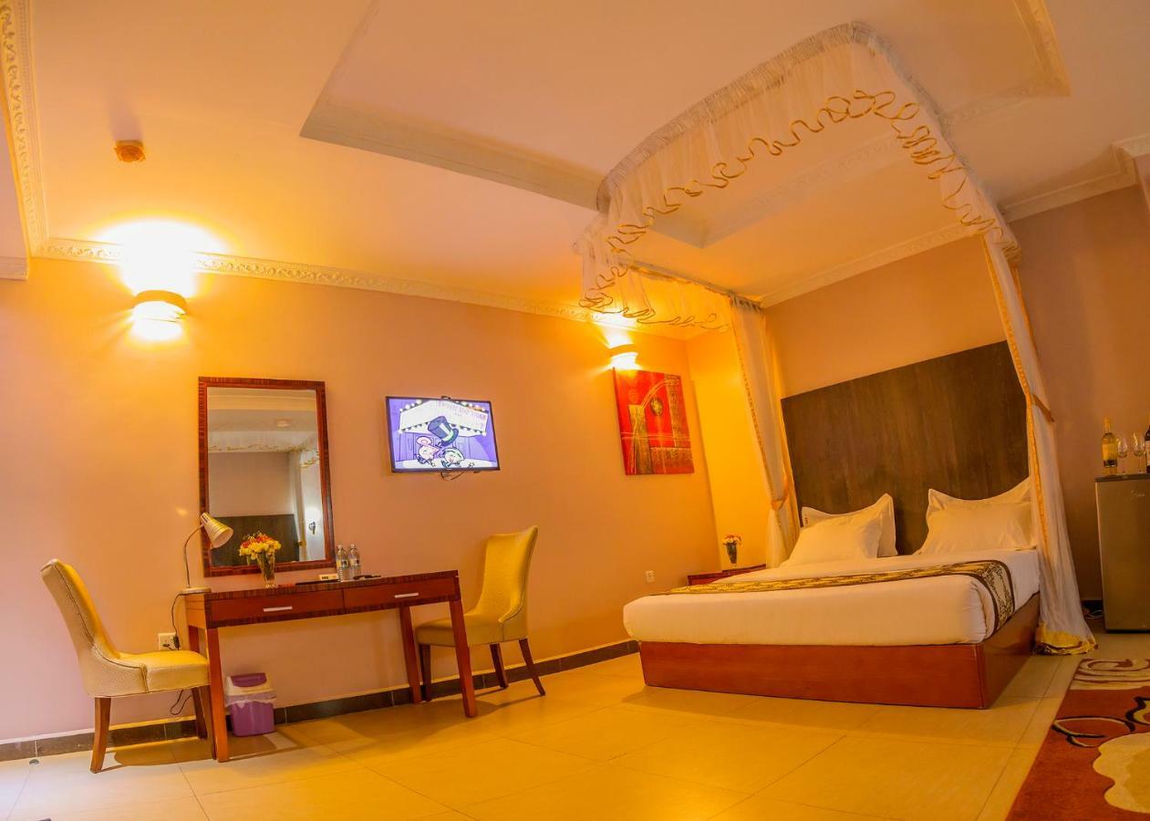 Russell Hotel Кампала Екстер'єр фото
